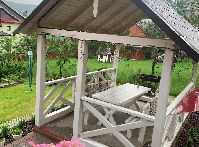 Carpathian Manor Деревянный коттедж *