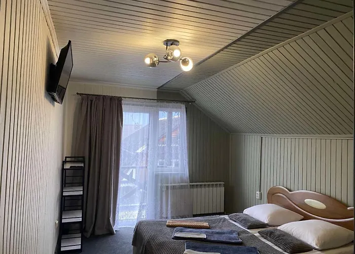 Деревянный коттедж Carpathian Manor